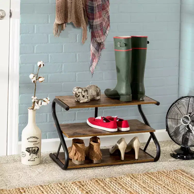 Meuble à chaussures en bois à 3 étagères et cadre en Z avec métal noir mat : petit rangement à chaussures pour placard, peut contenir 9 paires