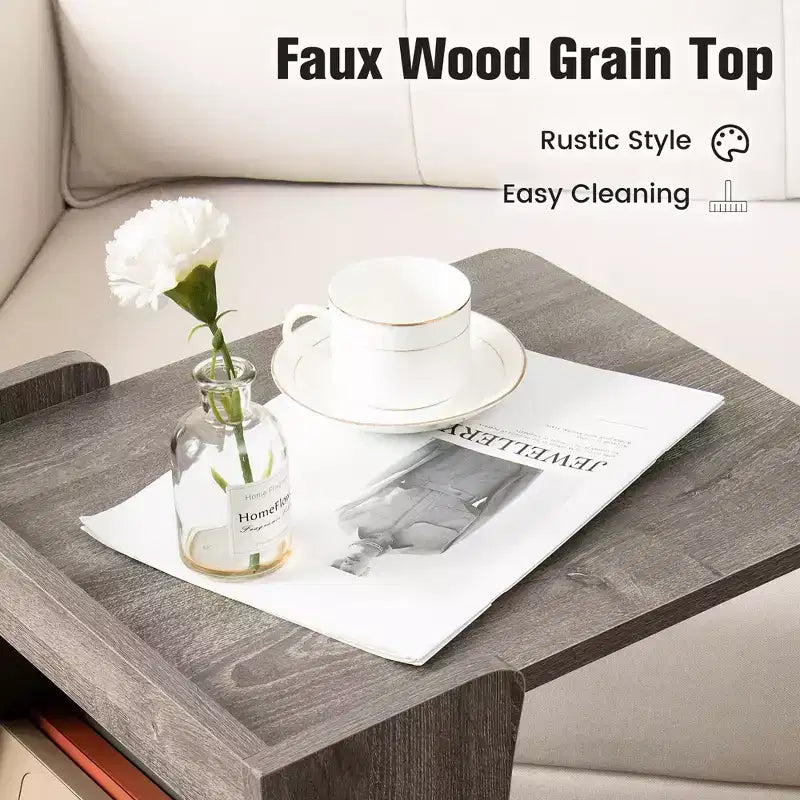 Table d'appoint avec roulettes, table d'appoint mobile en forme de C avec étagère de rangement ouverte à 2 niveaux et 2 compartiments de rangement arrière Marron/Gris